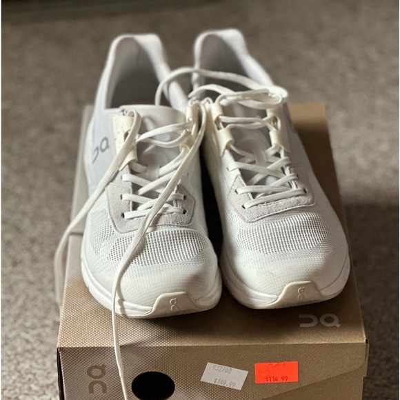 On cloud tennis shoe (women’s) - Picture 5 of 5